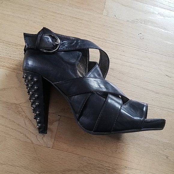 Bold, strappy BKE platform heels - Picture 4 of 6